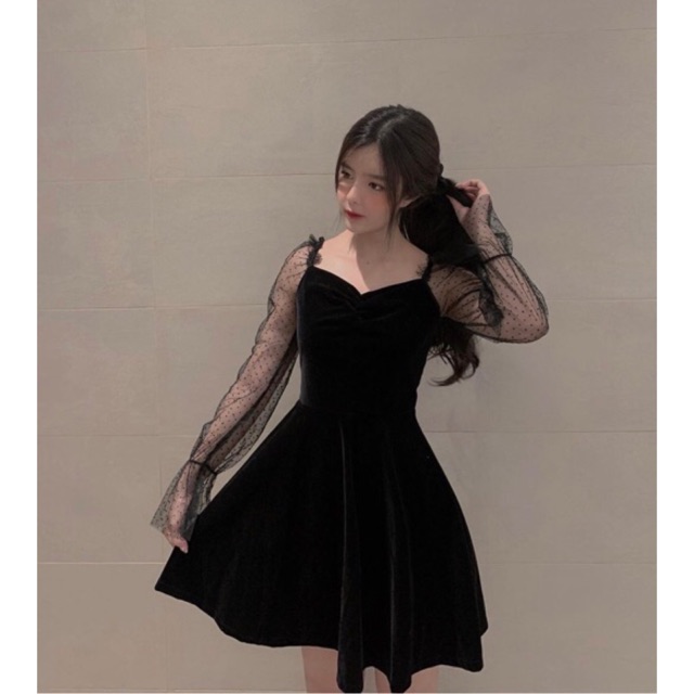 Đầm nhung đen phối tay ren tiểu thư