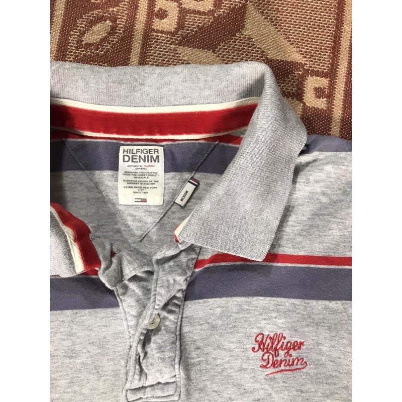 Áo thun ngắn tay có cổ Tommy Hilfiger màu xám sọc ngang size M