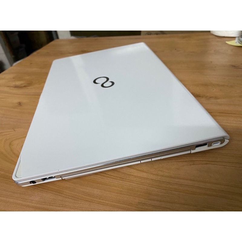 Laptop fujitsu SH75 Core i5-4300U, 8gb Ram, 256gb SSD, 13.3inch 2K HD