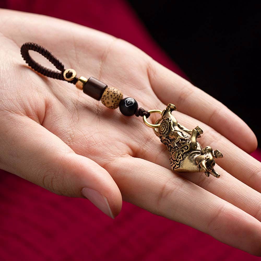 Móc khoá kim ngưu bằng đồng thau phong cách cổ điển thời trang