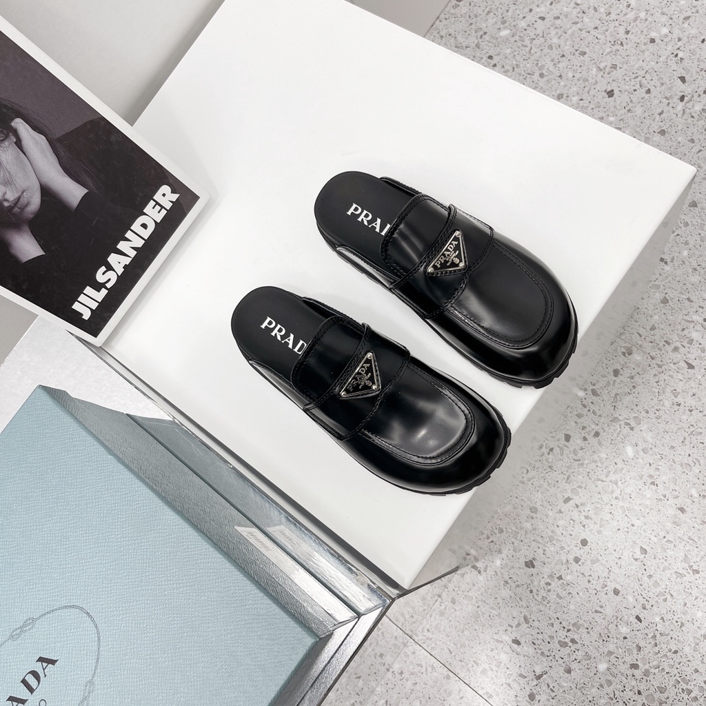 Giày sục nữ thời trang, cá tính PRADA trơn màu basic