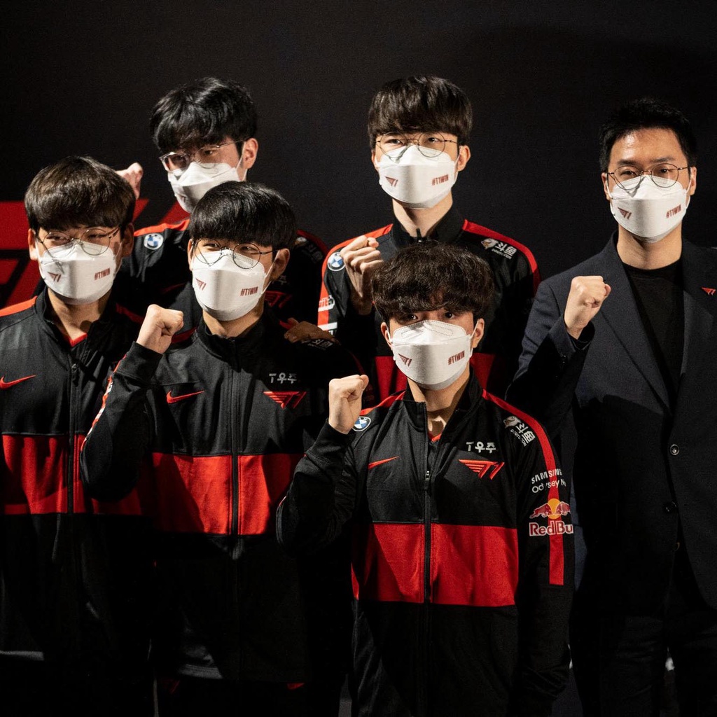 Khẩu trang KF94 5D T1 Faker #T1WIN