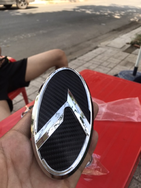 Bộ logo Kia chữ K 7 chi tiết cho KIA & HYUNDAI Nền Carbon