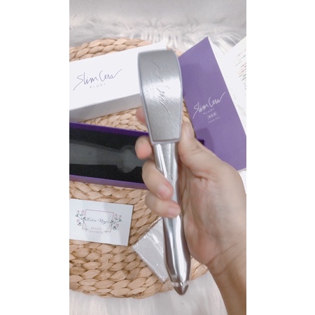 Máy massage làm mịn da ,se lỗ chân lông, nâng cơ nhẹ Slim Plus -nội địa nhật