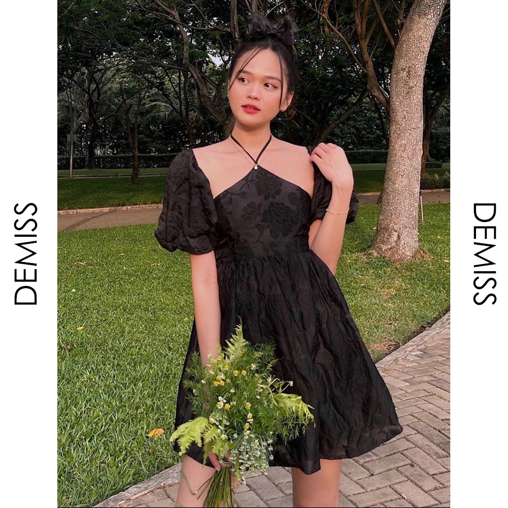 Đầm Đen Gấm Hoa Nổi 💖DEMISS💖 Váy Đen Dây Yếm Đan Lưng Cực Sang Chảnh - V-Đen-78