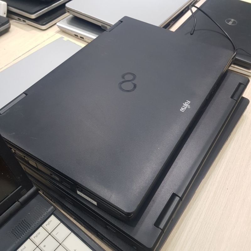 Laptop Fujitsu  core i5 hàng nội địa Nhật bản siêu bền.