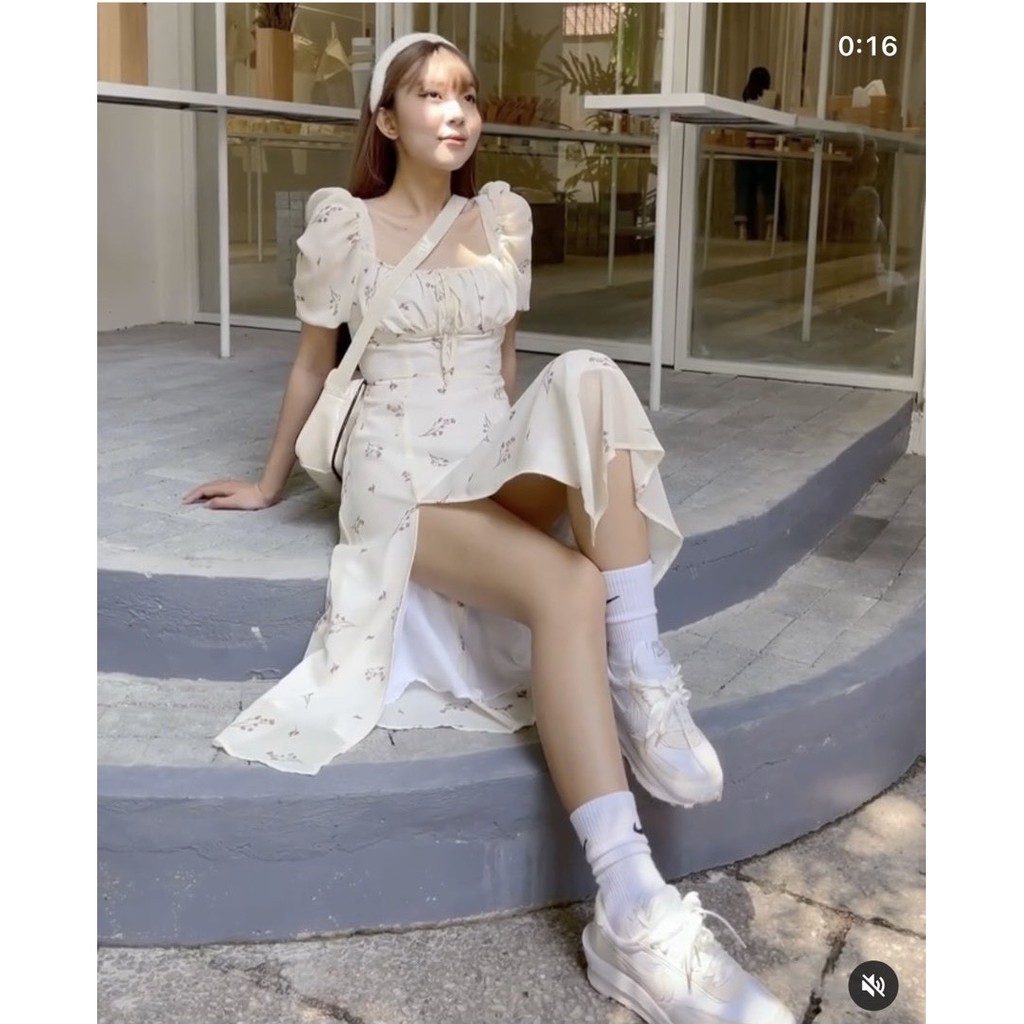 [Mã SKAMSALEP6 giảm 10% tối đa 100K đơn 150K] Đầm hoa trắng đỏ nhíu ngực xẻ đùi | BigBuy360 - bigbuy360.vn