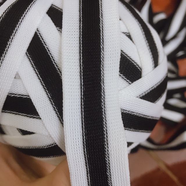 Dây viền trắng &lt;-&gt;đen may viền quần áo các kiểu: có chất thun