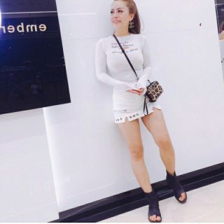 Áo thun tay dài và chân váy lót quần thanh lý