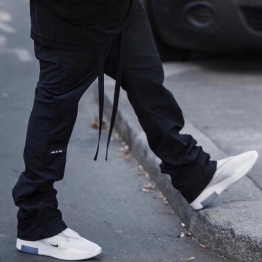 Quần dài Essentials FOG Nilon SS22, Fear Of God Essentials Pant, dạng vải gió, màu đen BapeVN