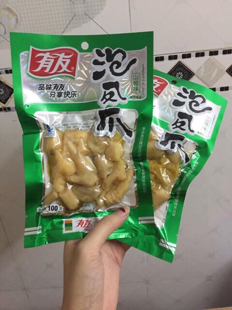 Sỉ 1 thùng chân gà YuYu xanh 100gr muối cay (70 gói)