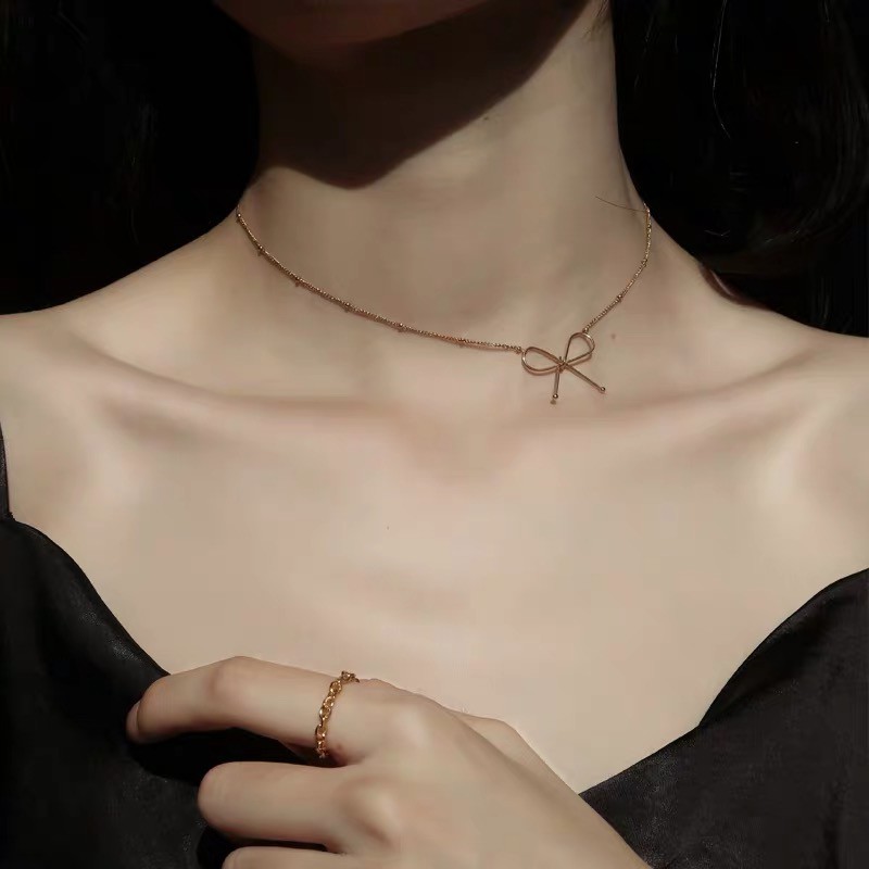 Dây Chuyền Choker Phối Mặt Hình Bướm Thời Trang Mùa Xuân 2020