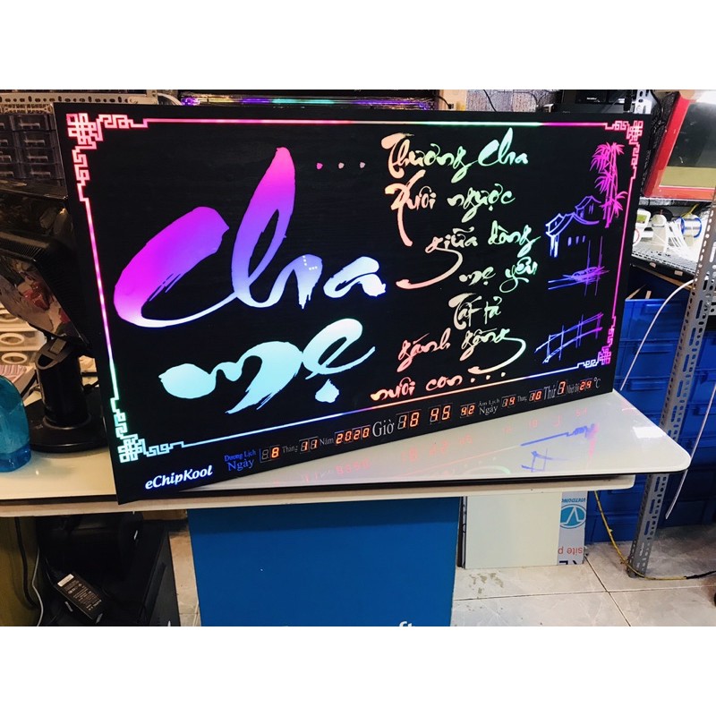 Đồng hồ led tranh lịch vạn niên cha mẹ