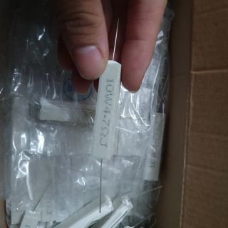 Trở sứ 4,7 ôm 10w giá bán 10 con