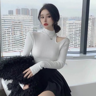 Áo cổ lọ lệch vai tay dài