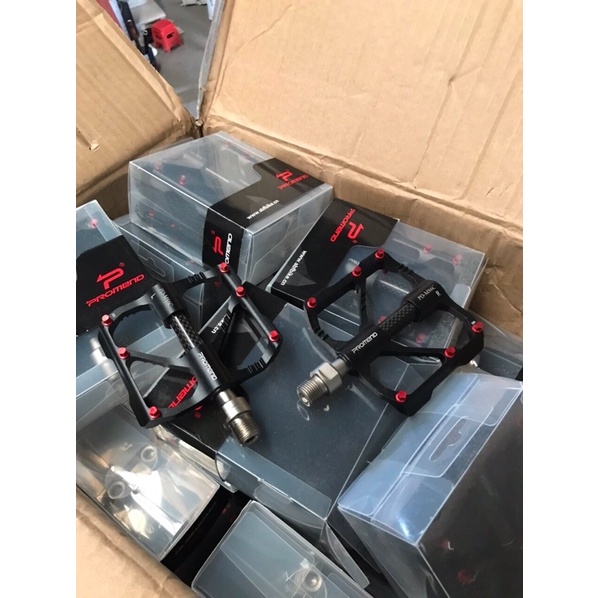 Pedal/ Pê đan/ bàn đạp xe đạp thể thao MTB Leo Núi  Promend PD-M86C trục bọc carbon, 3 bạc đạn, có đinh chống trượt