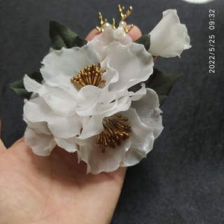 Hoa cài áo handmade Joli màu trắng