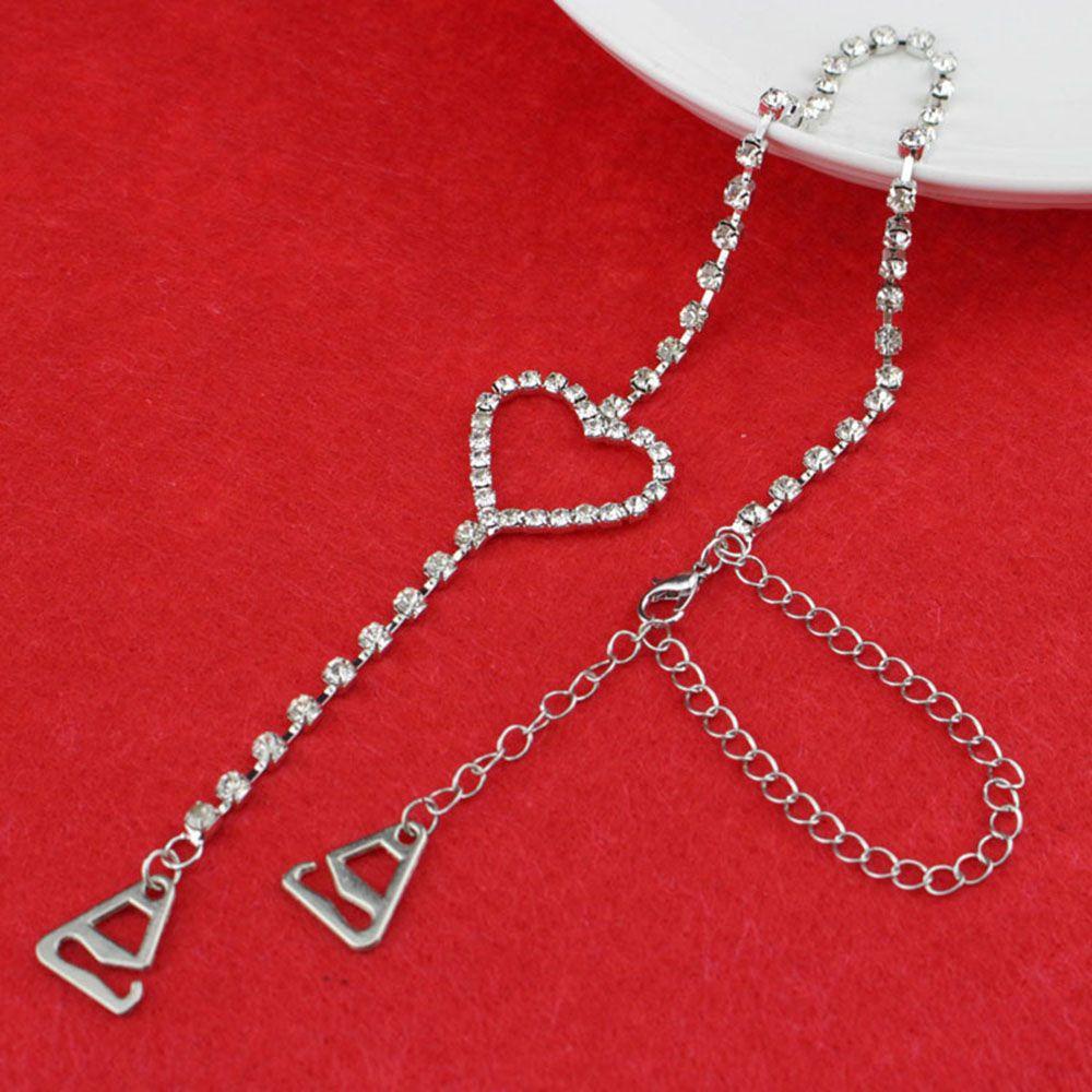 Dây Áo Ngực Hình Trái Tim Cho Cô Dâu Trong Tiệc Cưới