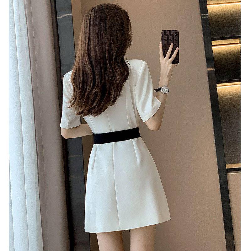 Đầm Trắng Thiết Kế Cài Một Hàng Nút Thời Trang Pháp Cao Cấp Phong Cách Mới Cho Nữ
