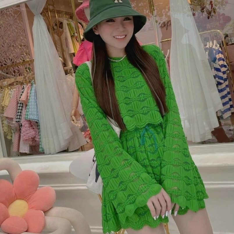 Set áo croptop ren tay dài kèm quần cực xinh cho nữ đi chơi dạo phố