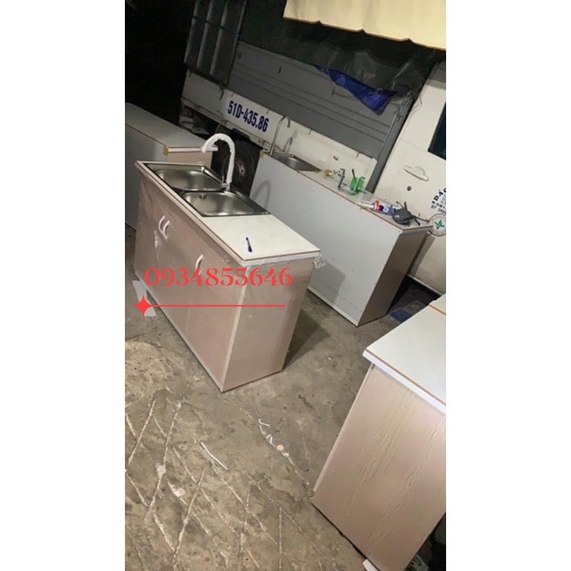 Tủ bếp nhựa đài loan có bồn và mặt dán gạch 124x80 vân gỗ(TPHCM)- | BigBuy360 - bigbuy360.vn