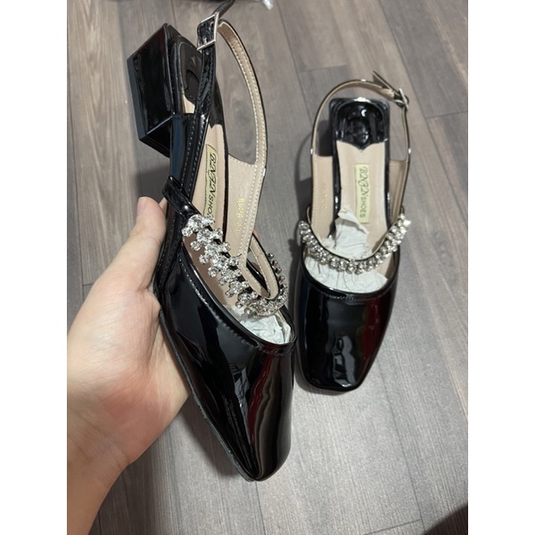 (KÈM ẢNH THẬT) 81016 Sandal da bóng bít mũi quai ngang tán đá 3cm BIG SIZE 40-43