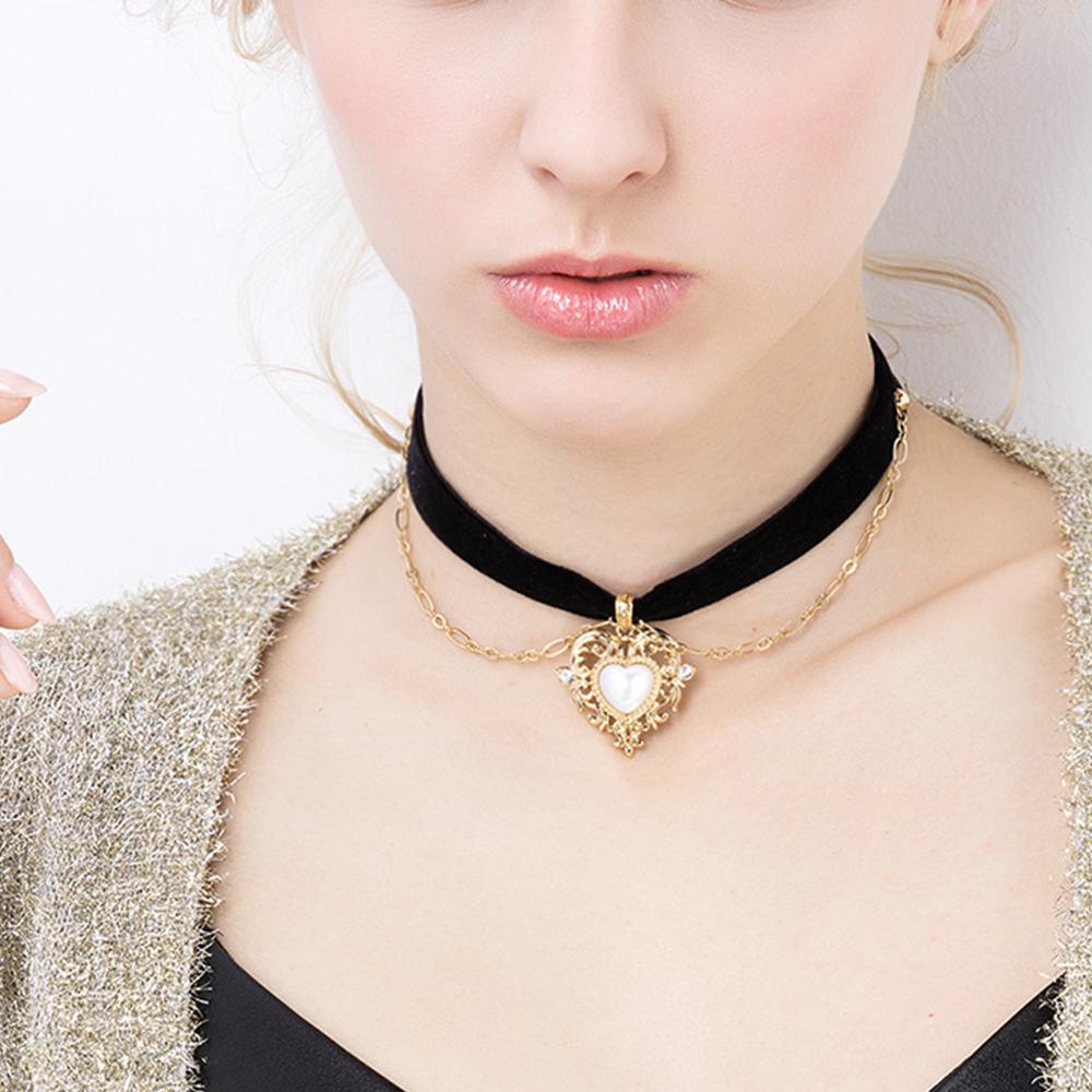 Bữa Tiệc Vòng Cổ Trái Tim MOCHO. Ví Nhung Ngắn Hình Trái Tim Phong Cách Vintage