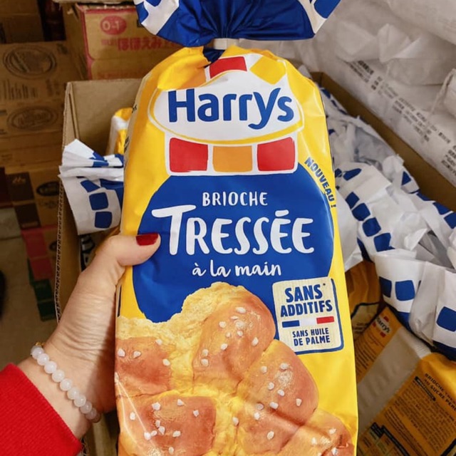 Bánh mì hoa cúc xịt tan ráy Trần Ngọc