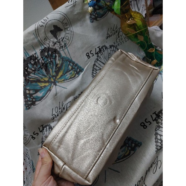 Túi cầm tay c.k màu nu da thời trang dày dặn 25x32 2hand