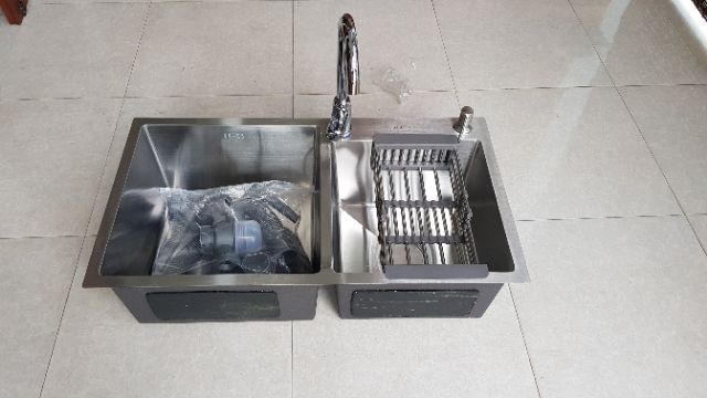 [GIÁ XƯỞNG]Com bo Chậu rửa chén bát 8245, 2 hộc lệch, inox 304+ vòi sus bóng ổ bị 360 + bình xịt nước rửa chén.