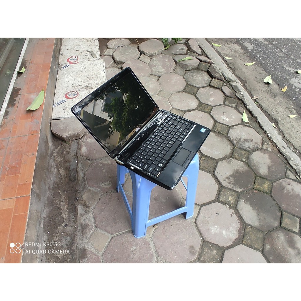 Laptop Fujitsu , chíp i5  ram 4G  màn hình 14 inch . Máy của Japan rất bền cấu hình cao đủ để xử lý mọi công việc
