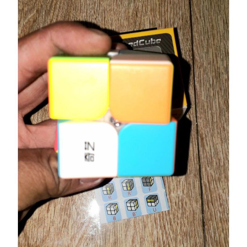 Một cục Rubik S2 Dạ Quang 2x2x2 mẫu hộp rất trơn