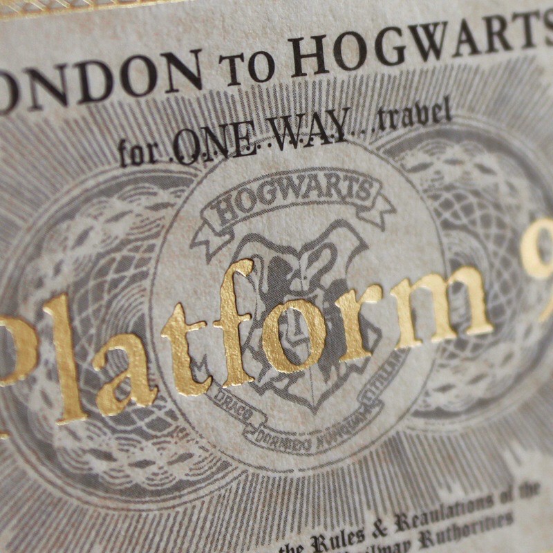 Vé tàu tốc hành trường Hogwarts bản cao cấp, mạ chữ vàng