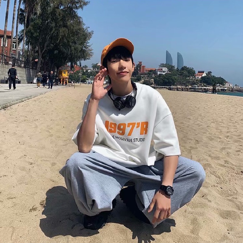 Áo thun tay ngắn dáng rộng in chữ phong cách Nhật Bản thời trang cho nam size M-5XL 1997