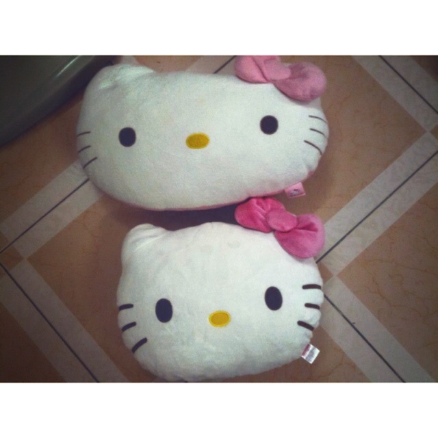 Gối bông hello kitty