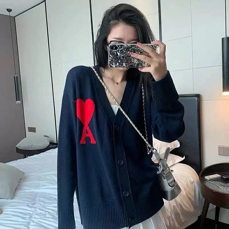 Áo cardigan trái tim AMI giống Beomgyu TXT, Giselle aespa