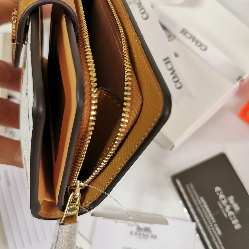 Ví Da Gập Đôi C4899 Màu Trắng Họa Tiết Hoạt Hình