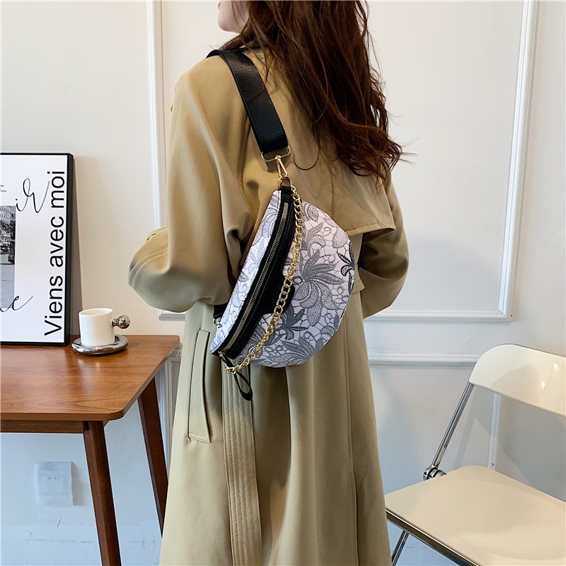 Túi Đeo Chéo Da PU Phối Dây Xích Vàng Thời Trang Hàn Quốc Cá Tính Cho Nữ