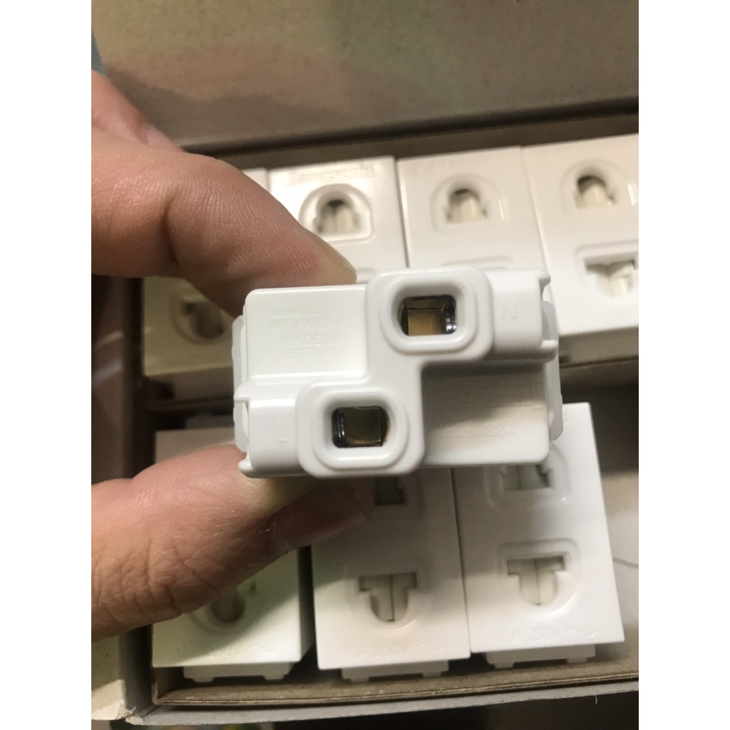 Hạt ổ cắm Wide Panasonic  WEV 1081-7SW