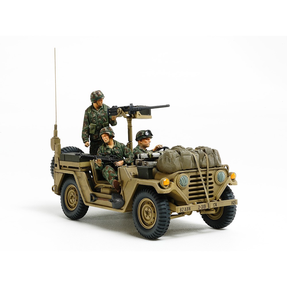 35332 Mô hình quân sự 1/35 SCALE U.S. UTILITY TRUCK M151A2 &quot;GRENADA 1983&quot;  - GDC