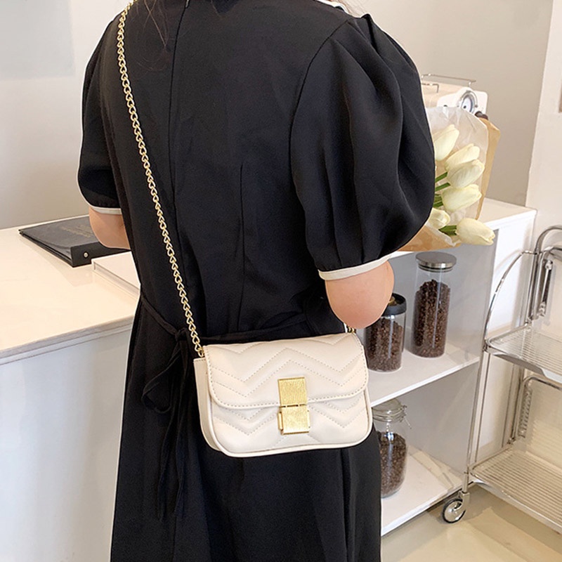 Túi đeo vai IELGY họa tiết hình thoi có chuỗi xích dễ phối đồ thời trang cho nữ