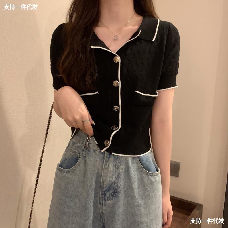 Áo croptop , kiểu ôm eo ,có cổ tay ngắn đẹp, phối ren hoạ tiết kẻ sọc nữ