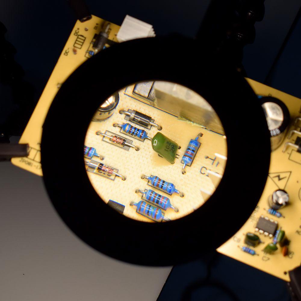 Dụng Cụ Kẹp Hàn Cầm Tay Có Đèn LED Giá Đỡ