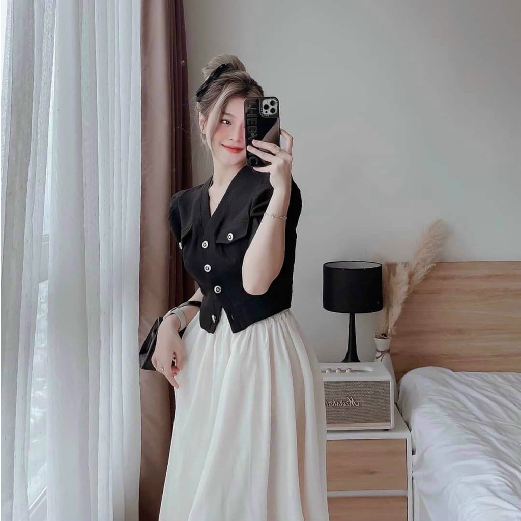 Set áo cổ tim tay phồng cài nút và chân váy xòe xinh xắn