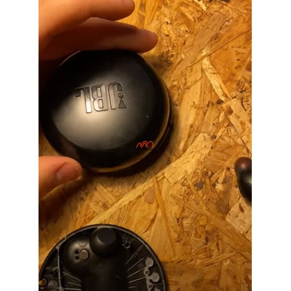 Thay pin hộp sạc tai nghe JBL Free X