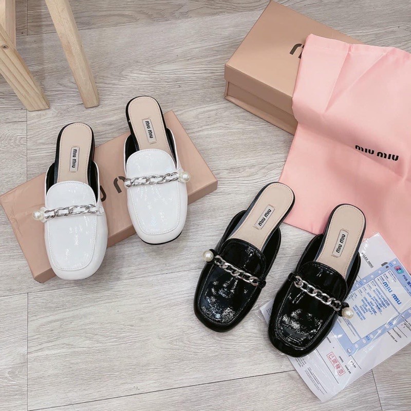 Giày sục nữ da bóng gắn NGỌC viền xích, CHẤT DA PU CAO CẤP, kèm ảnh thật | BigBuy360 - bigbuy360.vn