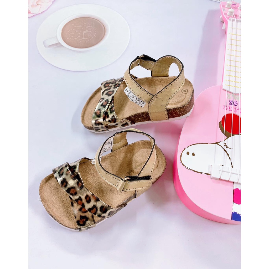 D18 - Sandal báo đế trấu Hm bé gái