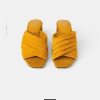 Zara sandal vàng auth size 36 (ảnh thật cuối)