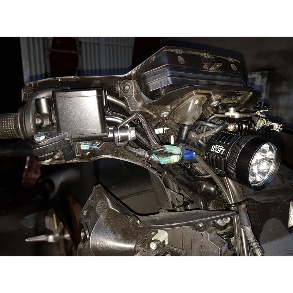 Pát Gắn Đèn Trợ sáng lỗ kèn Winner X