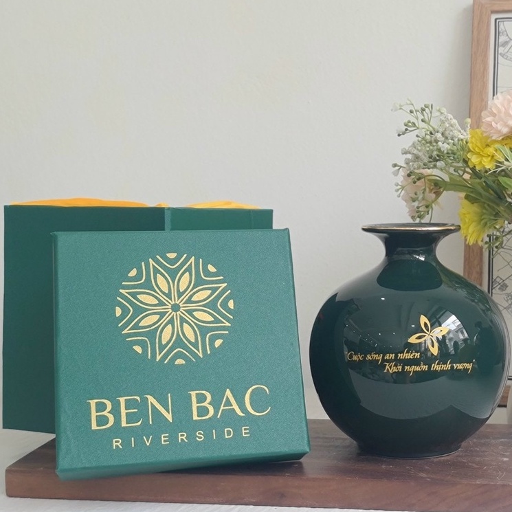 In logo thương hiệu Bình hoa decor, bình gốm sứ bát tràng cao cấp làm quà tặng doạnh nghiệp, khách hàng